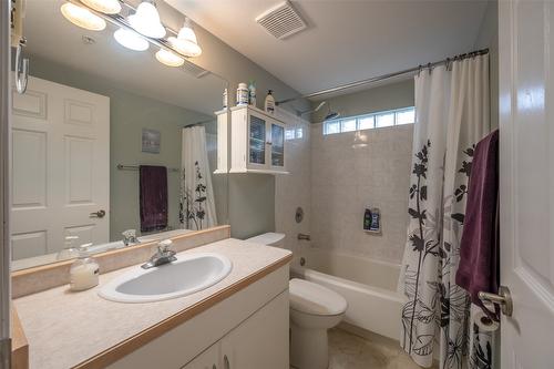 105-2401 South Main Street, Penticton, BC - Indoor Photo Showing Bathroom