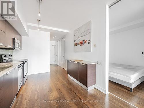 607 - 20 Stewart Street, Toronto, ON - Indoor Photo Showing Kitchen