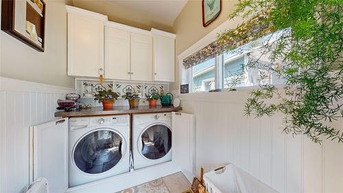 228 11Th Avenue, Cranbrook, BC - Indoor Photo Showing Laundry Room