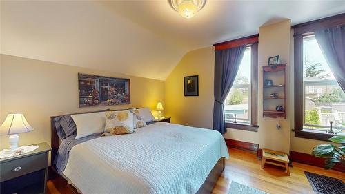 228 11Th Avenue, Cranbrook, BC - Indoor Photo Showing Bedroom