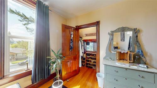 228 11Th Avenue, Cranbrook, BC - Indoor Photo Showing Bathroom