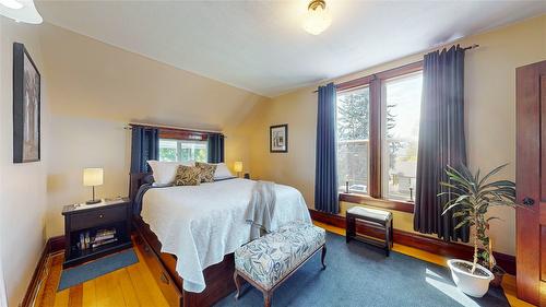 228 11Th Avenue, Cranbrook, BC - Indoor Photo Showing Bedroom