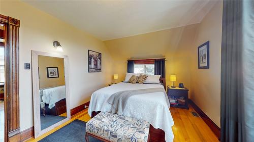 228 11Th Avenue, Cranbrook, BC - Indoor Photo Showing Bedroom