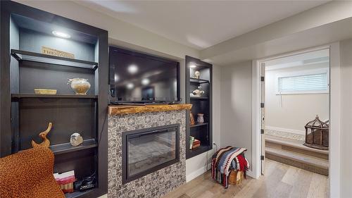 228 11Th Avenue, Cranbrook, BC - Indoor With Fireplace