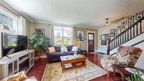 228 11Th Avenue, Cranbrook, BC - Indoor Photo Showing Living Room