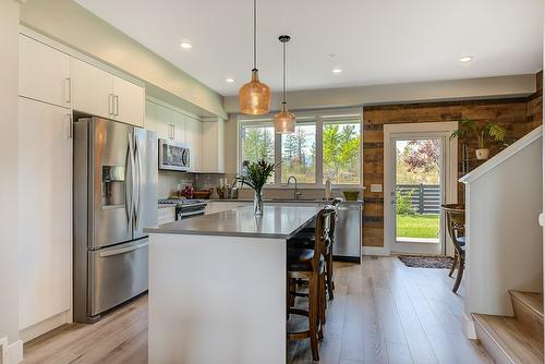 23-12798 Lake Hill Drive, Lake Country, BC - Indoor Photo Showing Kitchen With Upgraded Kitchen