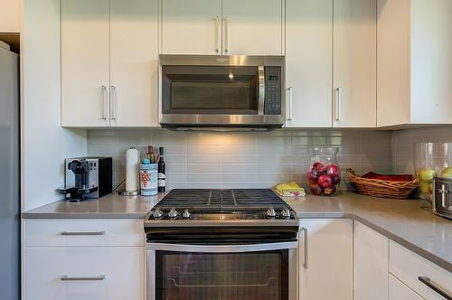 23-12798 Lake Hill Drive, Lake Country, BC - Indoor Photo Showing Kitchen