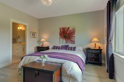 23-12798 Lake Hill Drive, Lake Country, BC - Indoor Photo Showing Bedroom