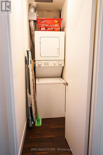 308 - 138 Princess Street, Toronto, ON - Indoor Photo Showing Laundry Room