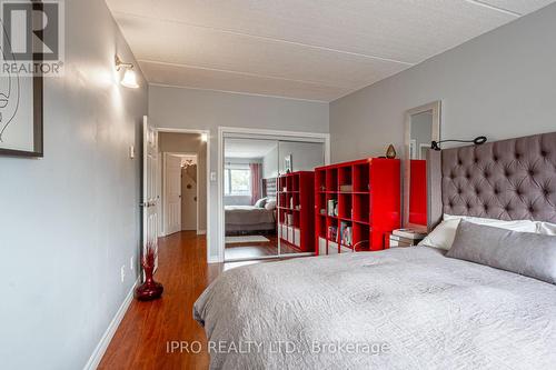 77 - 180 Mississauga Valley Boulevard, Mississauga, ON - Indoor Photo Showing Bedroom