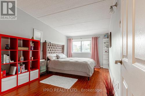 77 - 180 Mississauga Valley Boulevard, Mississauga, ON - Indoor Photo Showing Bedroom