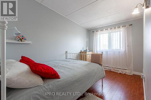 77 - 180 Mississauga Valley Boulevard, Mississauga, ON - Indoor Photo Showing Bedroom