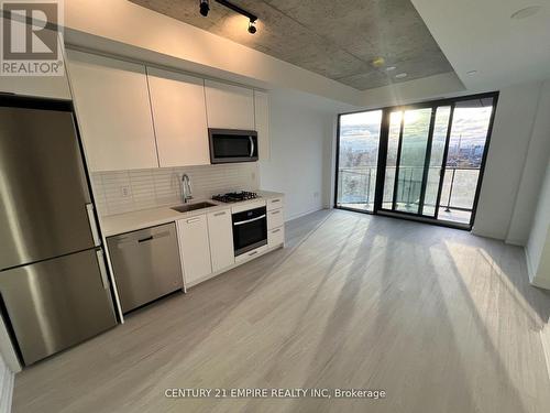 1401 - 195 Mccaul Street, Toronto, ON - Indoor Photo Showing Kitchen