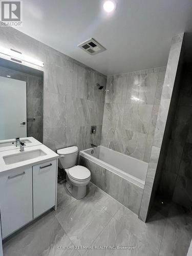 1401 - 195 Mccaul Street, Toronto, ON - Indoor Photo Showing Bathroom