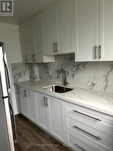 125 - 69 Godstone Road, Toronto, ON - Indoor Photo Showing Kitchen