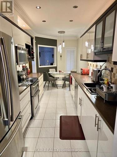 8 Mary Gapper Crescent, Richmond Hill, ON - Indoor Photo Showing Kitchen