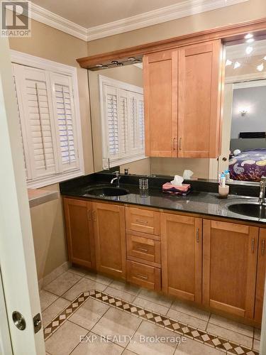 8 Mary Gapper Crescent, Richmond Hill, ON - Indoor Photo Showing Kitchen