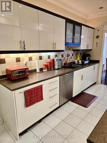 8 Mary Gapper Crescent, Richmond Hill, ON - Indoor Photo Showing Kitchen