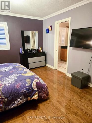 8 Mary Gapper Crescent, Richmond Hill, ON - Indoor Photo Showing Bedroom