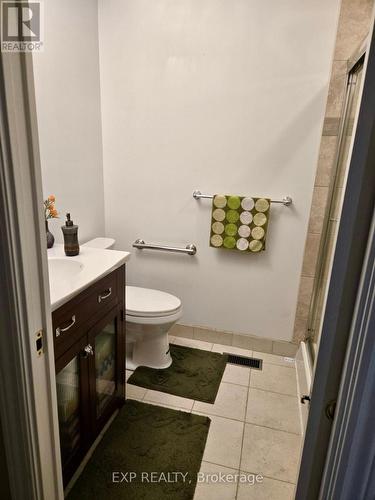 8 Mary Gapper Crescent, Richmond Hill, ON - Indoor Photo Showing Bathroom