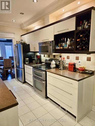 8 Mary Gapper Crescent, Richmond Hill, ON - Indoor Photo Showing Kitchen