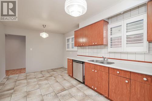 38 Newlyn Crescent, Brampton, ON - Indoor Photo Showing Kitchen With Double Sink