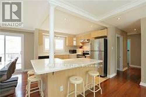 529 Trudale Court, Oakville, ON - Indoor Photo Showing Kitchen With Upgraded Kitchen