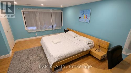 1071 Vera Cruz Drive, Mississauga, ON - Indoor Photo Showing Bedroom