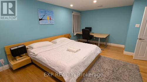 1071 Vera Cruz Drive, Mississauga, ON - Indoor Photo Showing Bedroom