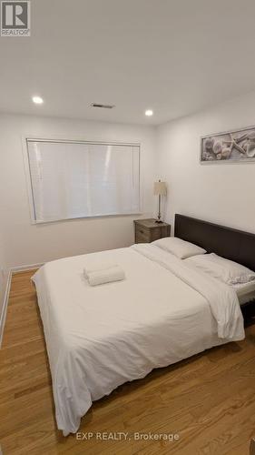 1071 Vera Cruz Drive, Mississauga, ON - Indoor Photo Showing Bedroom