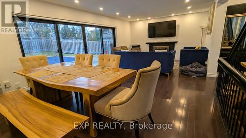 1071 Vera Cruz Drive, Mississauga, ON - Indoor Photo Showing Dining Room