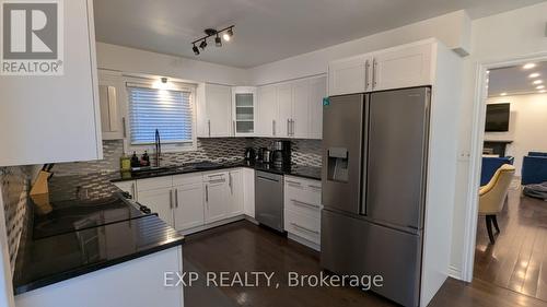 1071 Vera Cruz Drive, Mississauga, ON - Indoor Photo Showing Kitchen With Stainless Steel Kitchen