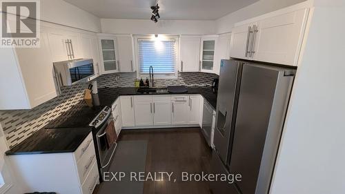 1071 Vera Cruz Drive, Mississauga, ON - Indoor Photo Showing Kitchen