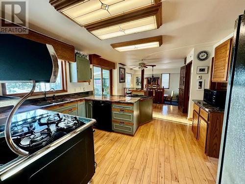 2017 89 Avenue, Dawson Creek, BC - Indoor Photo Showing Kitchen