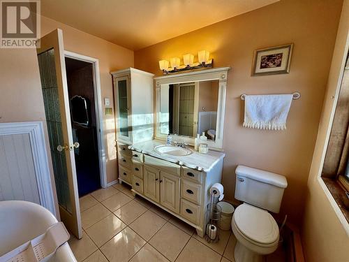 2017 89 Avenue, Dawson Creek, BC - Indoor Photo Showing Bathroom