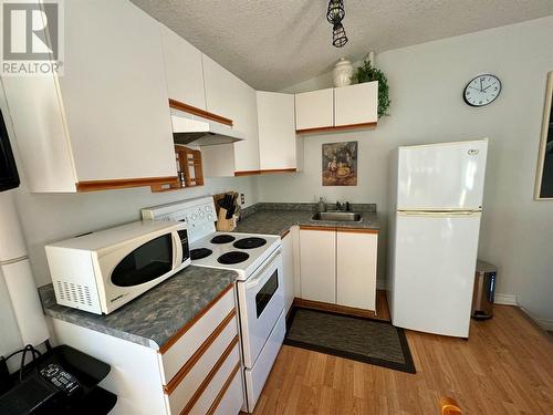 2017 89 Avenue, Dawson Creek, BC - Indoor Photo Showing Kitchen