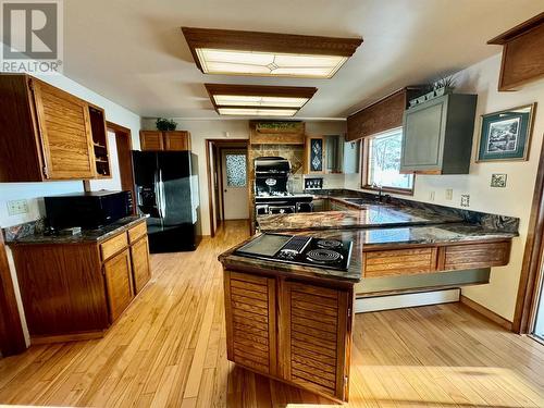 2017 89 Avenue, Dawson Creek, BC - Indoor Photo Showing Kitchen