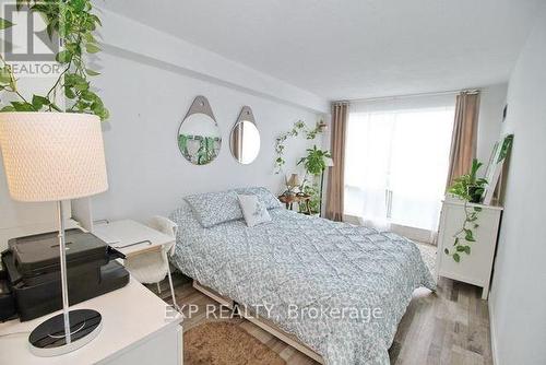 202 - 101 Subway Crescent, Toronto (Islington-City Centre West), ON - Indoor Photo Showing Bedroom