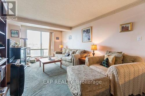 202 - 101 Subway Crescent, Toronto (Islington-City Centre West), ON - Indoor Photo Showing Living Room