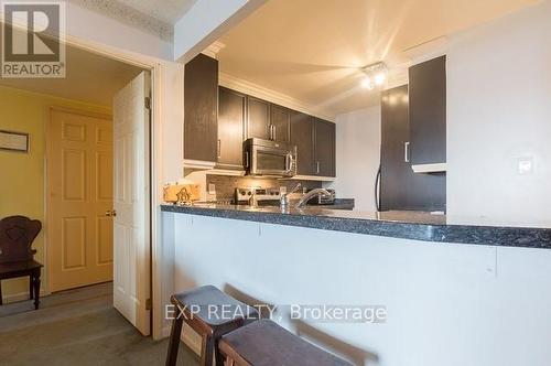 202 - 101 Subway Crescent, Toronto (Islington-City Centre West), ON - Indoor Photo Showing Kitchen