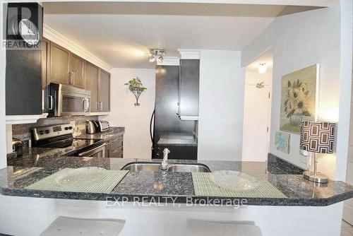 202 - 101 Subway Crescent, Toronto (Islington-City Centre West), ON - Indoor Photo Showing Kitchen With Double Sink With Upgraded Kitchen