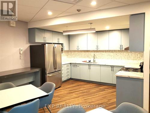 402 - 980 Broadview Avenue, Toronto, ON - Indoor Photo Showing Kitchen