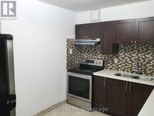 402 - 980 Broadview Avenue, Toronto, ON - Indoor Photo Showing Kitchen With Double Sink With Upgraded Kitchen