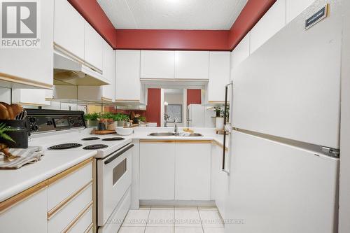 509 - 1525 Diefenbaker Court, Pickering, ON - Indoor Photo Showing Kitchen