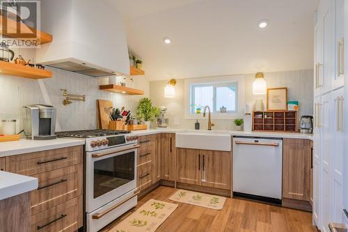 723 Hendryx Street, Nelson, BC - Indoor Photo Showing Kitchen