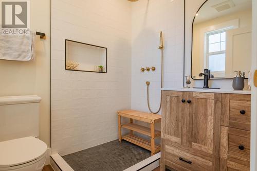 723 Hendryx Street, Nelson, BC - Indoor Photo Showing Bathroom