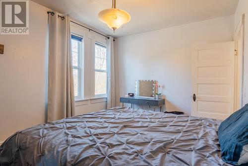 723 Hendryx Street, Nelson, BC - Indoor Photo Showing Bedroom