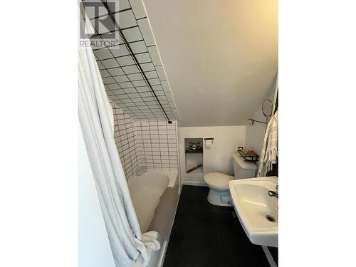 723 Hendryx Street, Nelson, BC - Indoor Photo Showing Bathroom