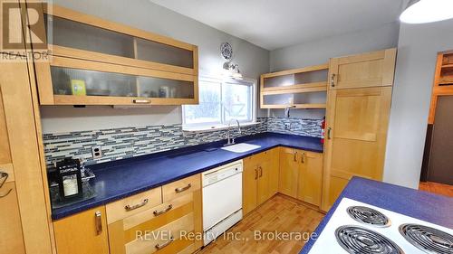 6294 Ker Street, Niagara Falls (216 - Dorchester), ON - Indoor Photo Showing Kitchen