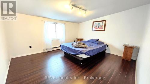 6294 Ker Street, Niagara Falls (216 - Dorchester), ON - Indoor Photo Showing Bedroom